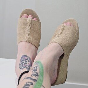 Simply Vera ✦ Natural Wedge Sandals ✦ Frayed Fabric Slip-On Open Toe Casual 8